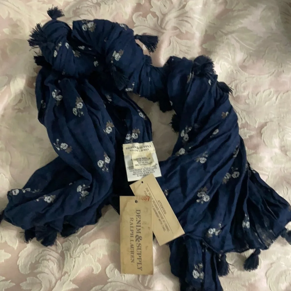 Cute scarf made of 100percwnt cotton in navy blue color with beautiful designs
